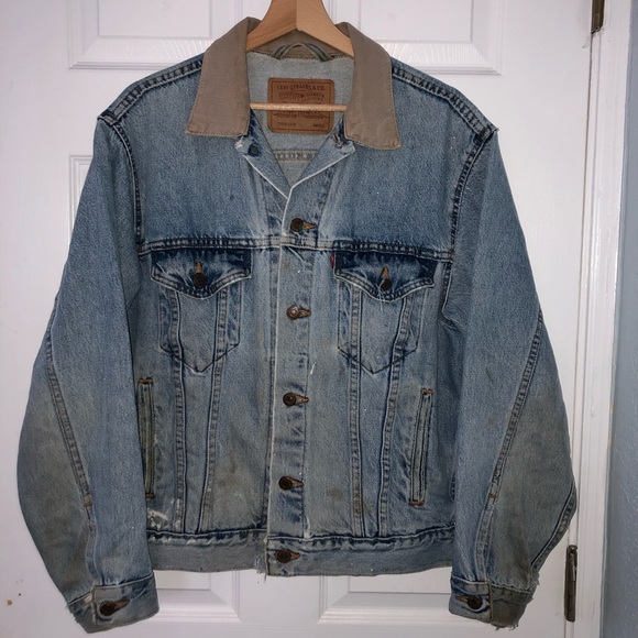 Levi’s Vintage Corduroy Collar Light Washed Denim Trucker Jacket - SMALL.